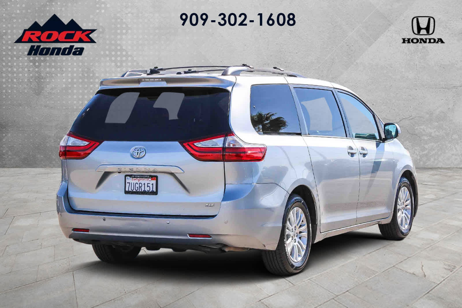 Thumbnail: 2016 Toyota Sienna - 4