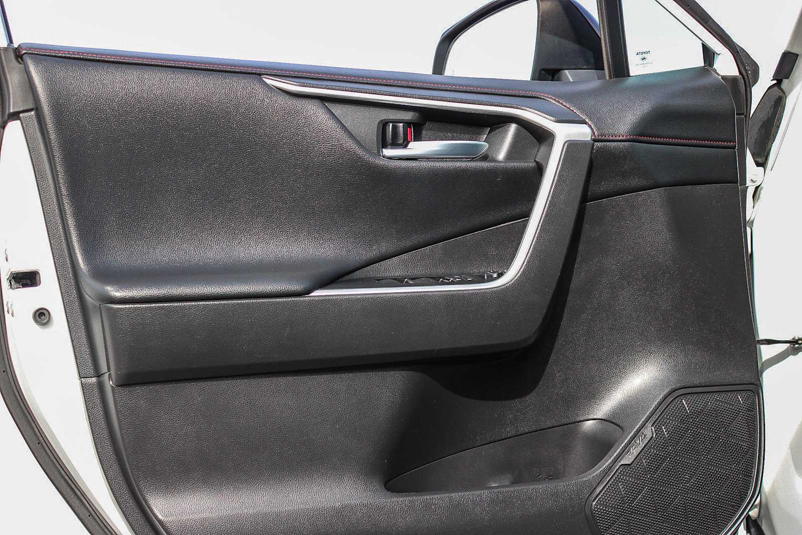 Thumbnail: 2021 Toyota RAV4 - 21