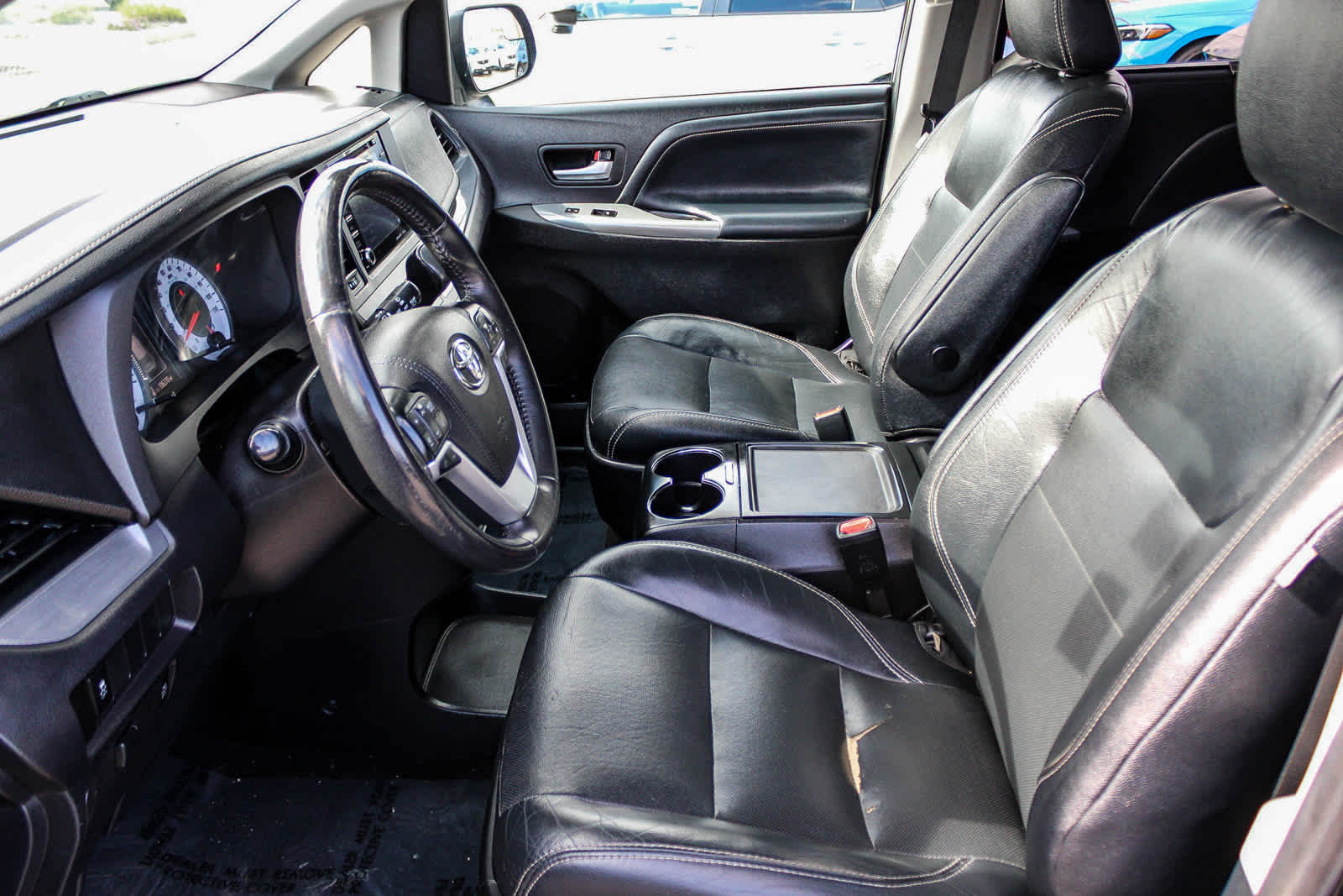 Thumbnail: 2018 Toyota Sienna - 18