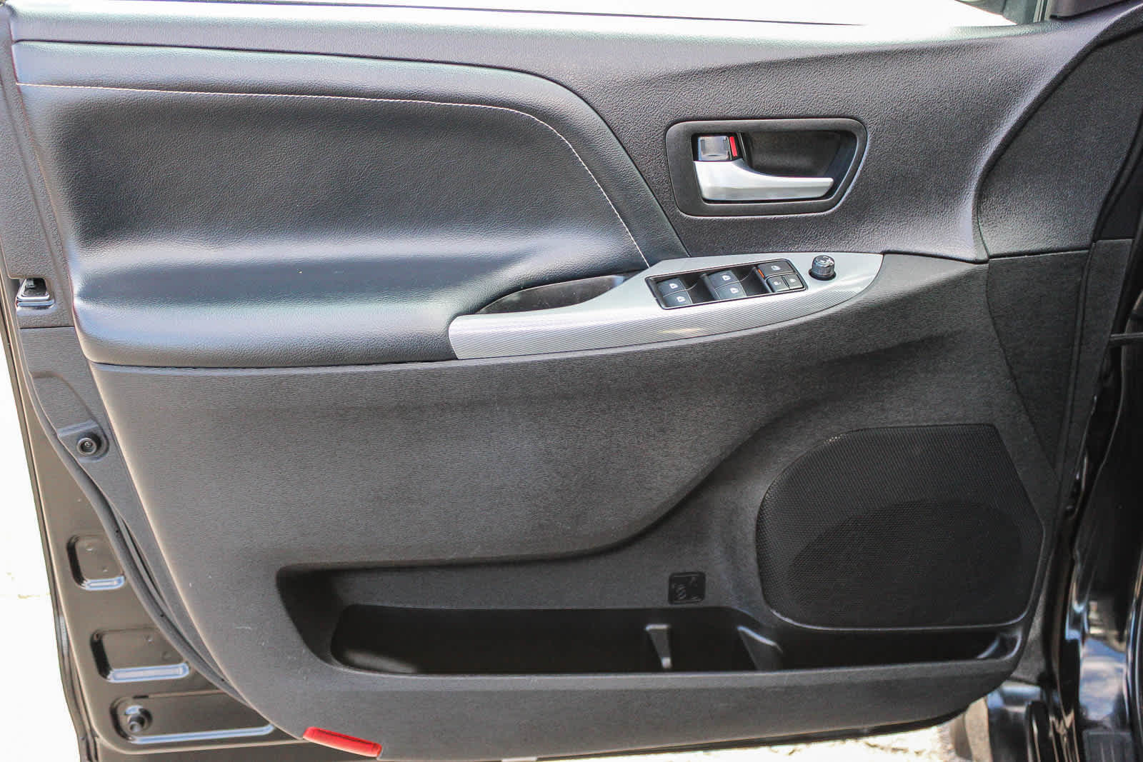 Thumbnail: 2018 Toyota Sienna - 22