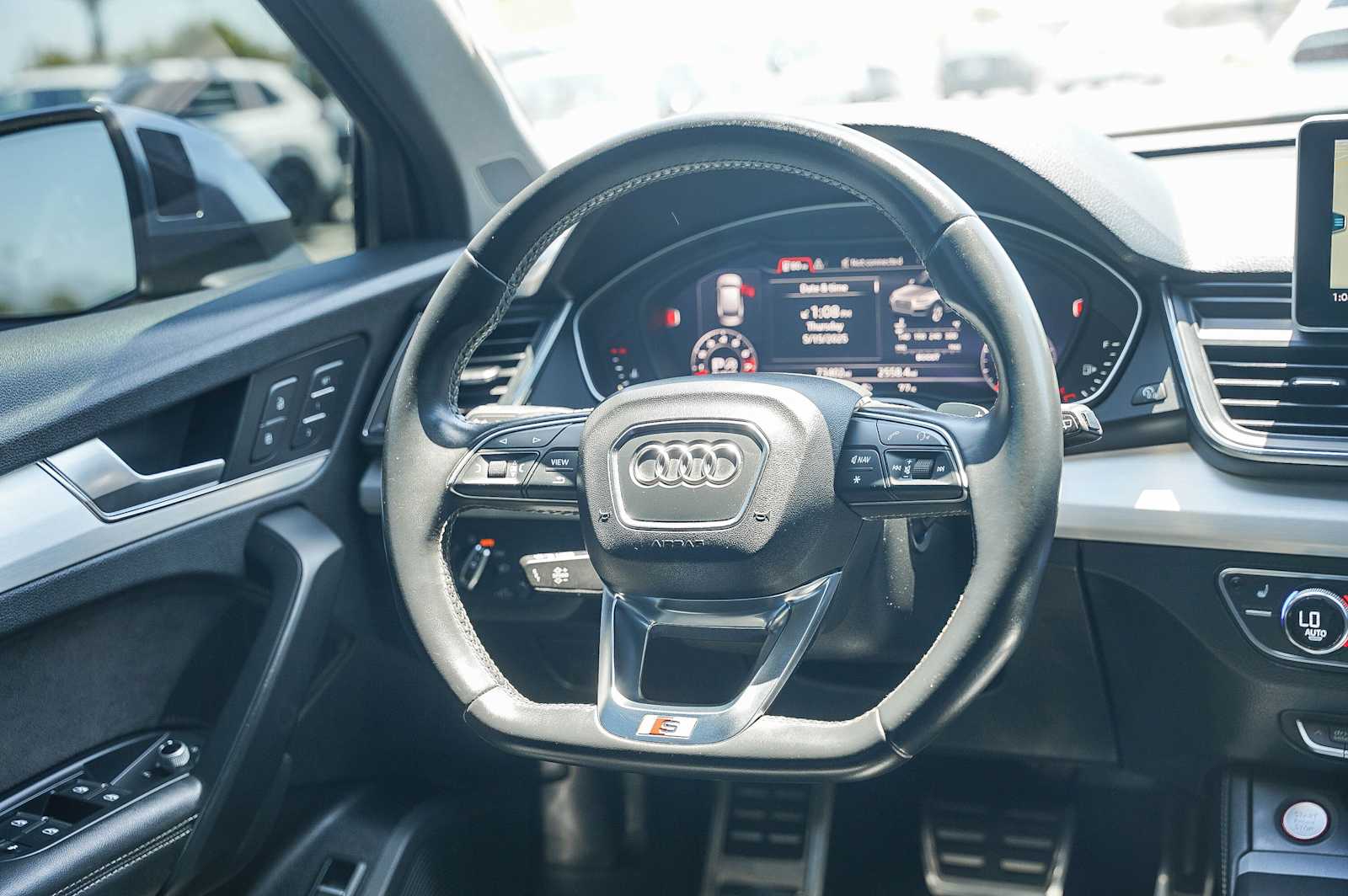 Thumbnail: 2019 Audi SQ5 - 16
