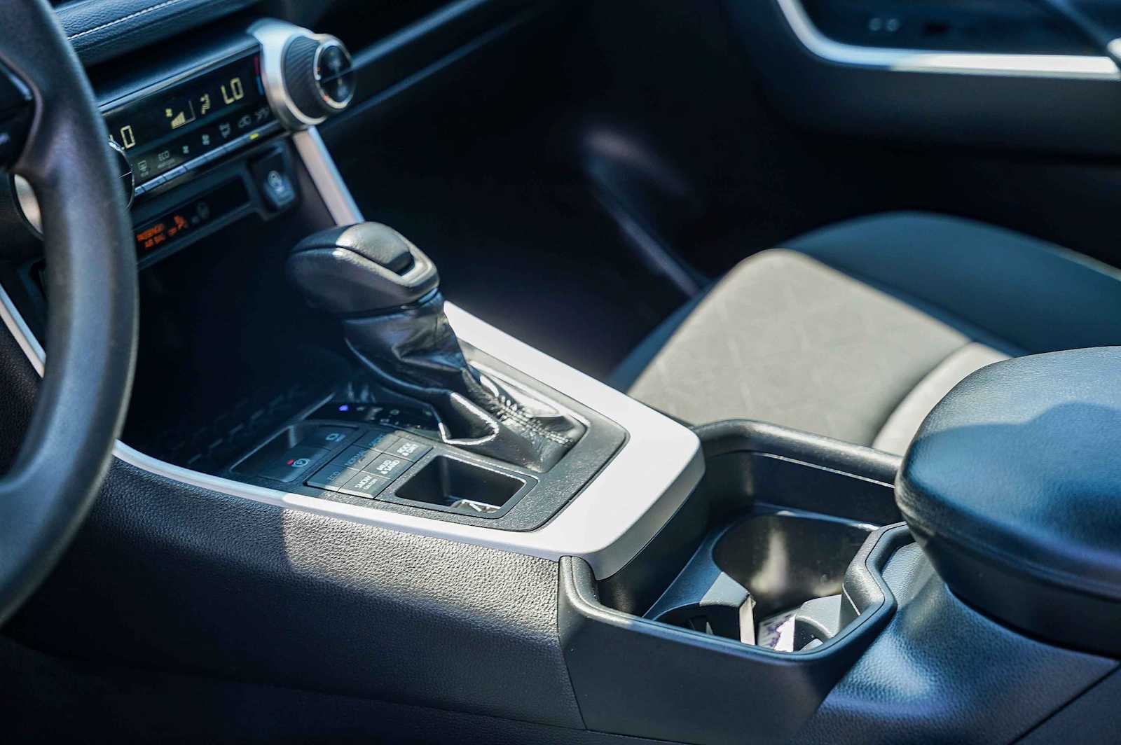 Thumbnail: 2020 Toyota RAV4 - 15