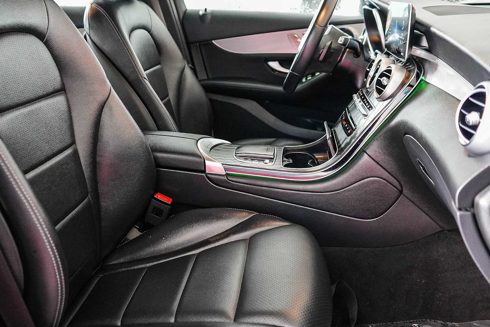 Thumbnail: 2022 Mercedes-Benz GLC - 16