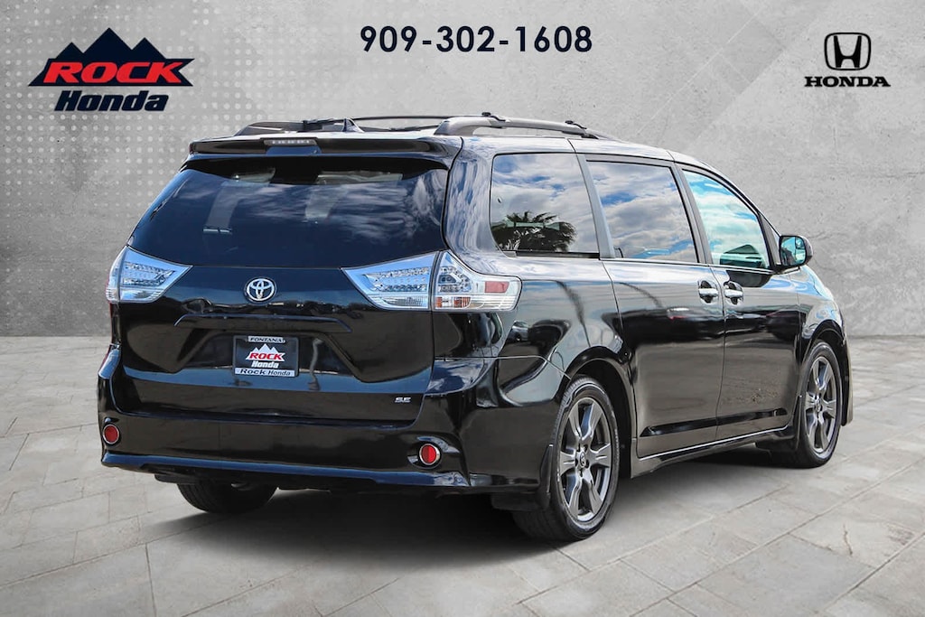 Used 2018 Toyota Sienna SE 8 Passenger Van Passenger Van