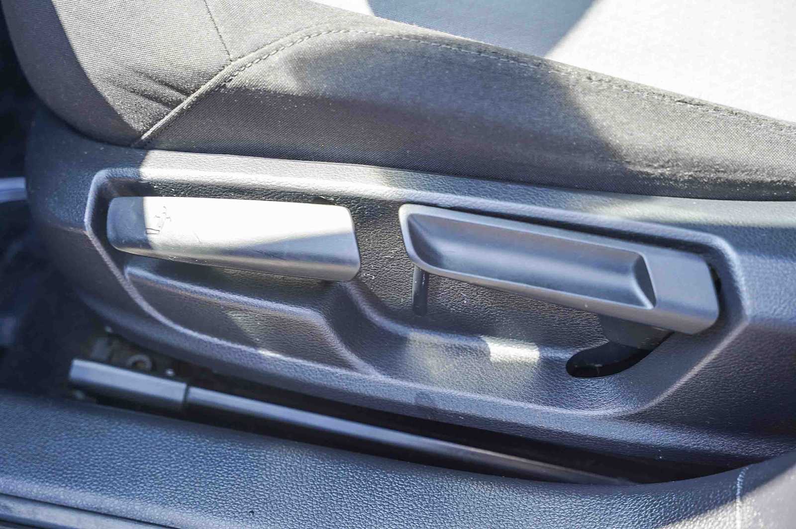 Thumbnail: 2017 Volkswagen Jetta - 21