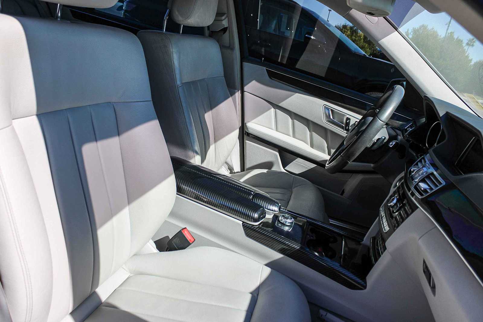 Thumbnail: 2014 Mercedes-Benz E-Class - 16
