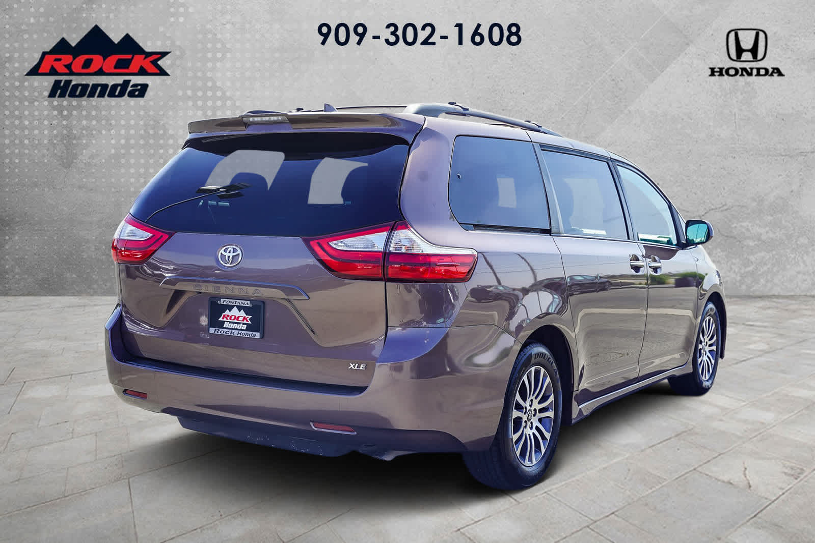 Thumbnail: 2019 Toyota Sienna - 4