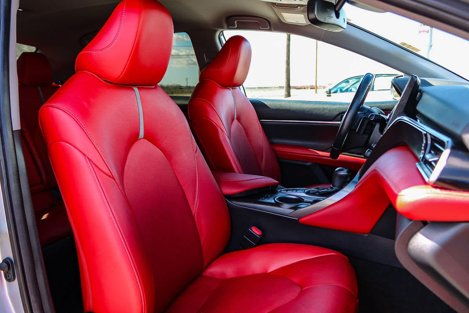 Thumbnail: 2021 Toyota Camry - 16