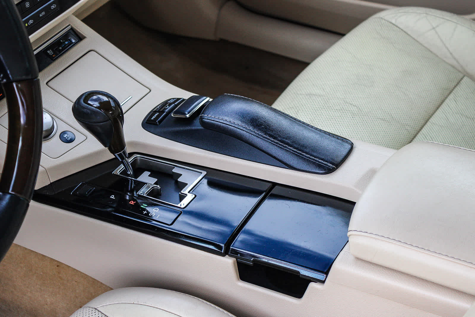 Thumbnail: 2014 Lexus ES - 21