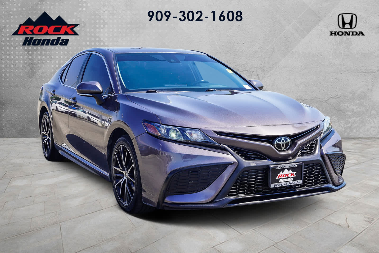 2022 Toyota Camry SE photo 3