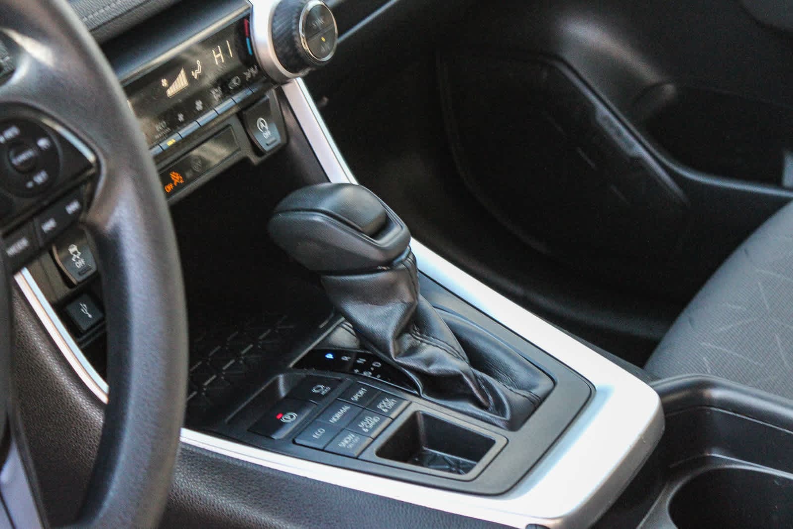 Thumbnail: 2021 Toyota RAV4 - 22