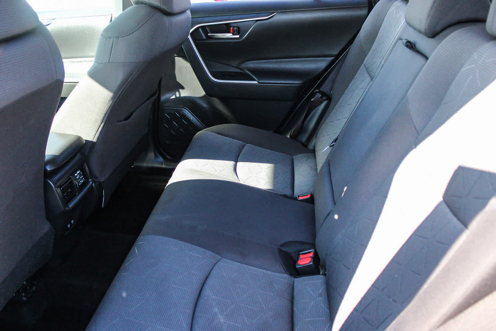 Thumbnail: 2021 Toyota RAV4 - 18