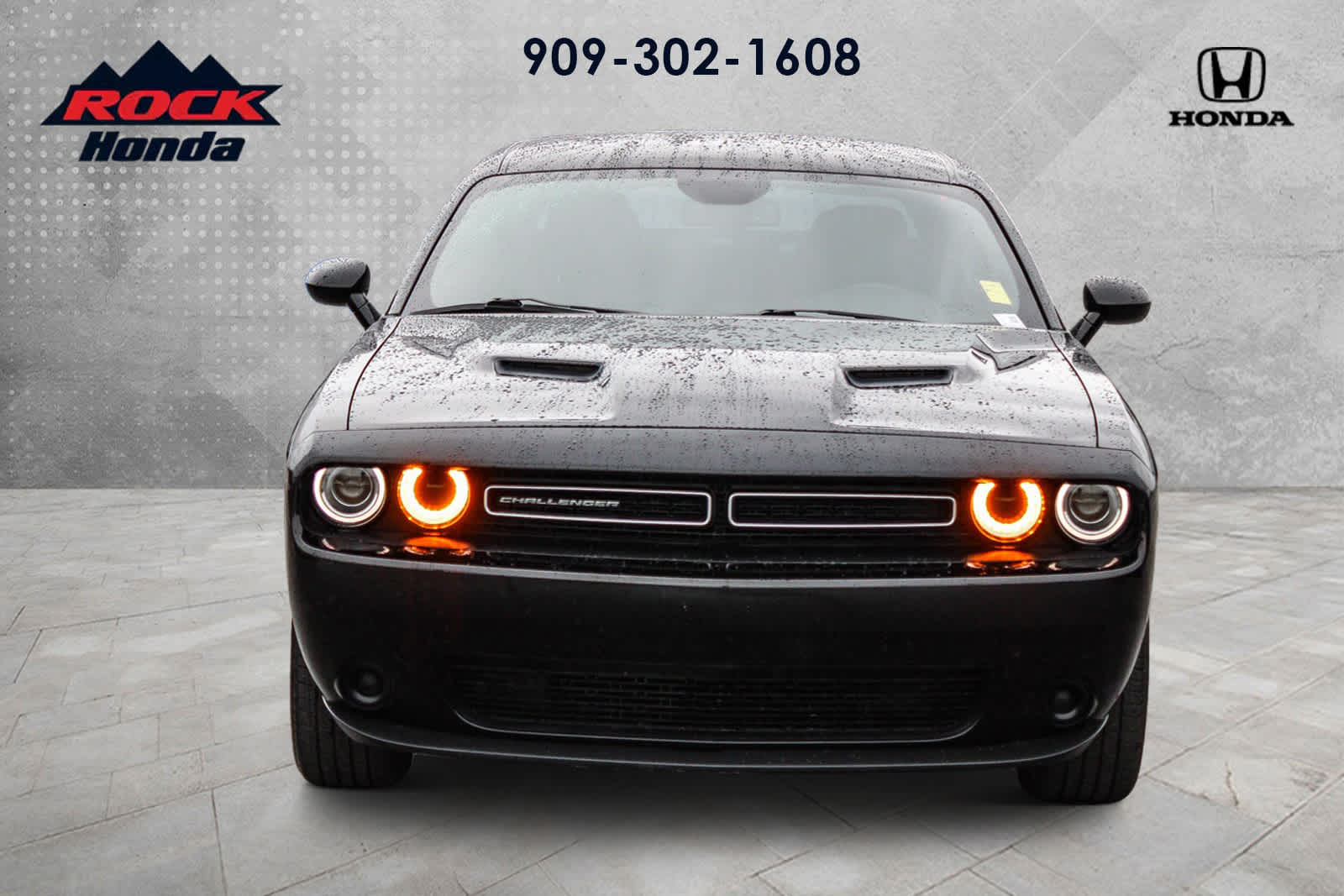 2023 Dodge Challenger SXT photo 2