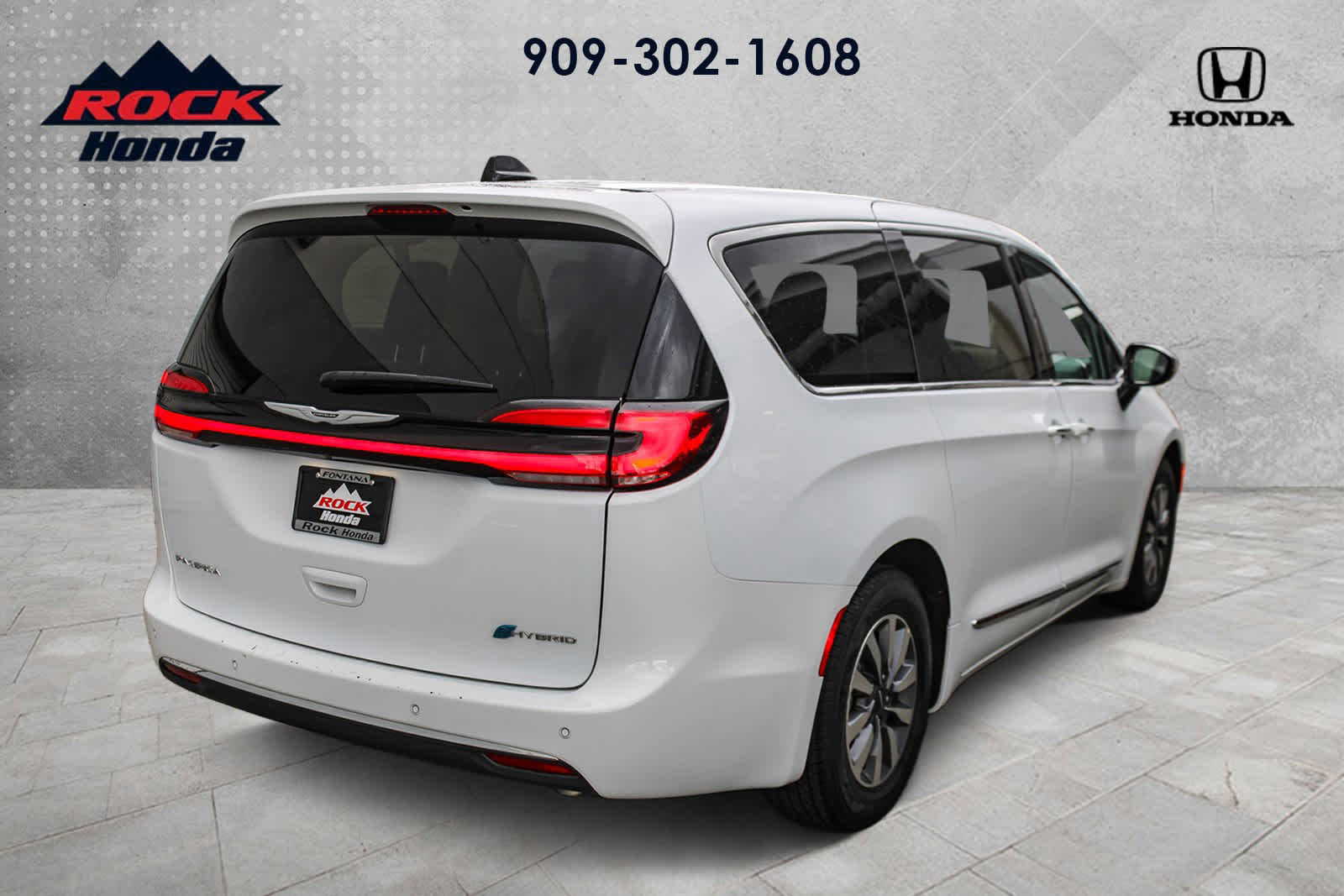 2023 Chrysler Pacifica Hybrid Limited 6