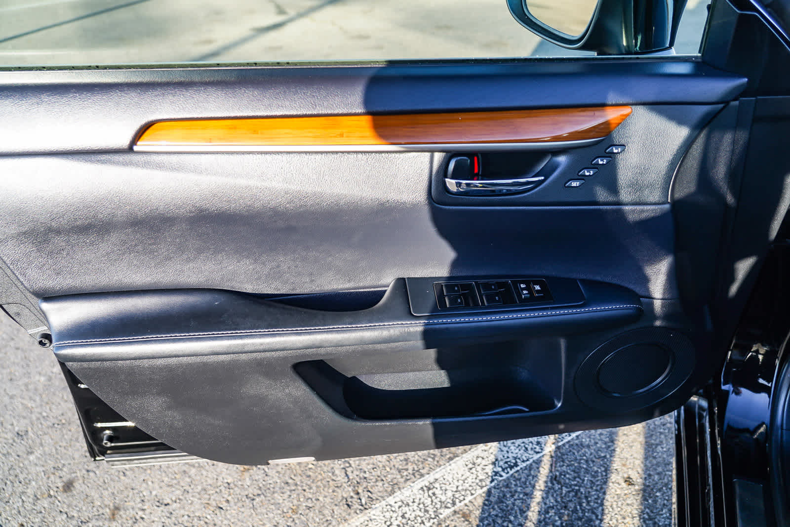 Thumbnail: 2013 Lexus ES - 21