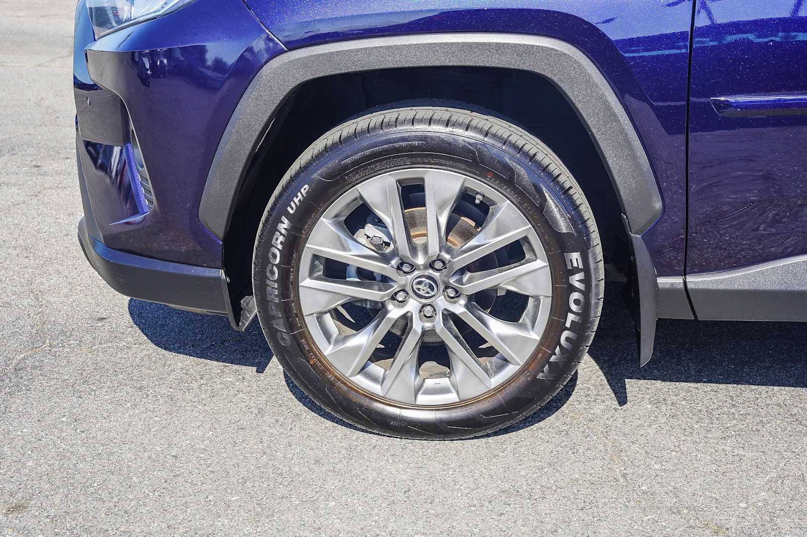 2019 Toyota RAV4 XLE Premium 9