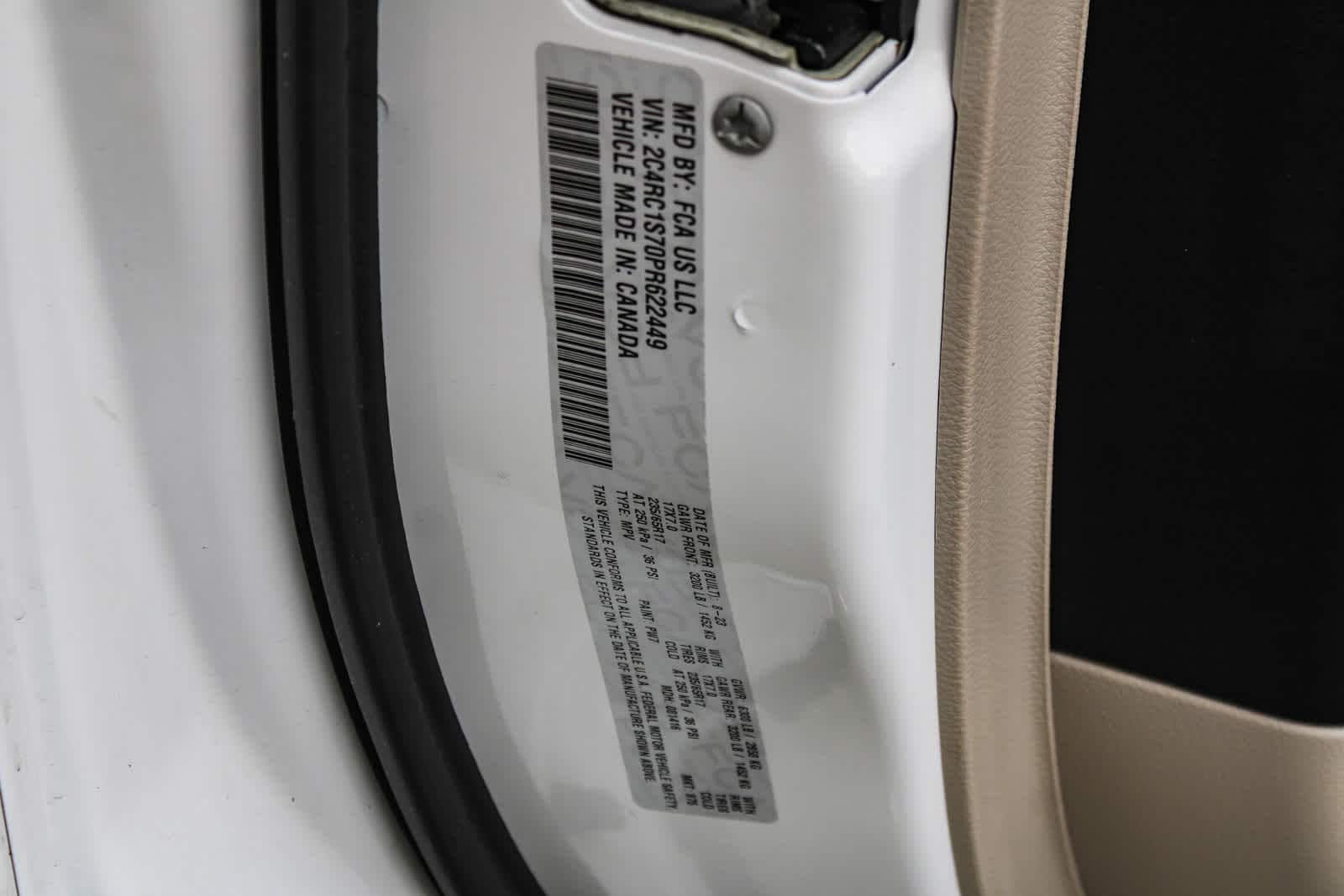2023 Chrysler Pacifica Hybrid Limited 30