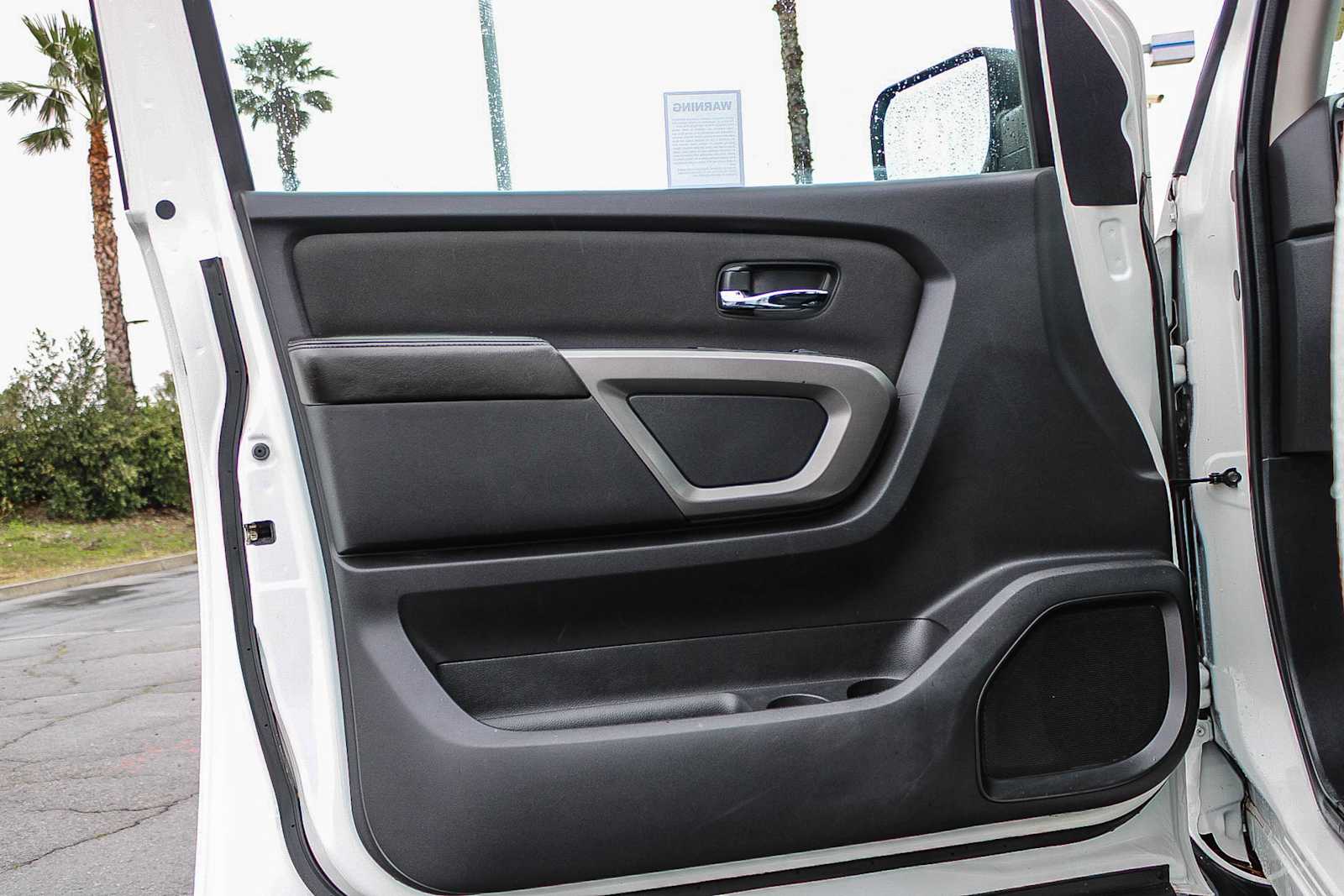 Thumbnail: 2015 Nissan Titan - 21