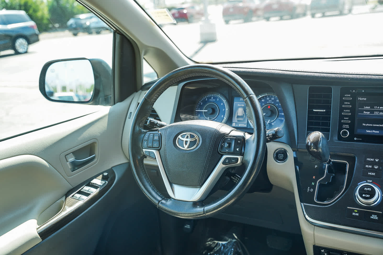 Thumbnail: 2019 Toyota Sienna - 15