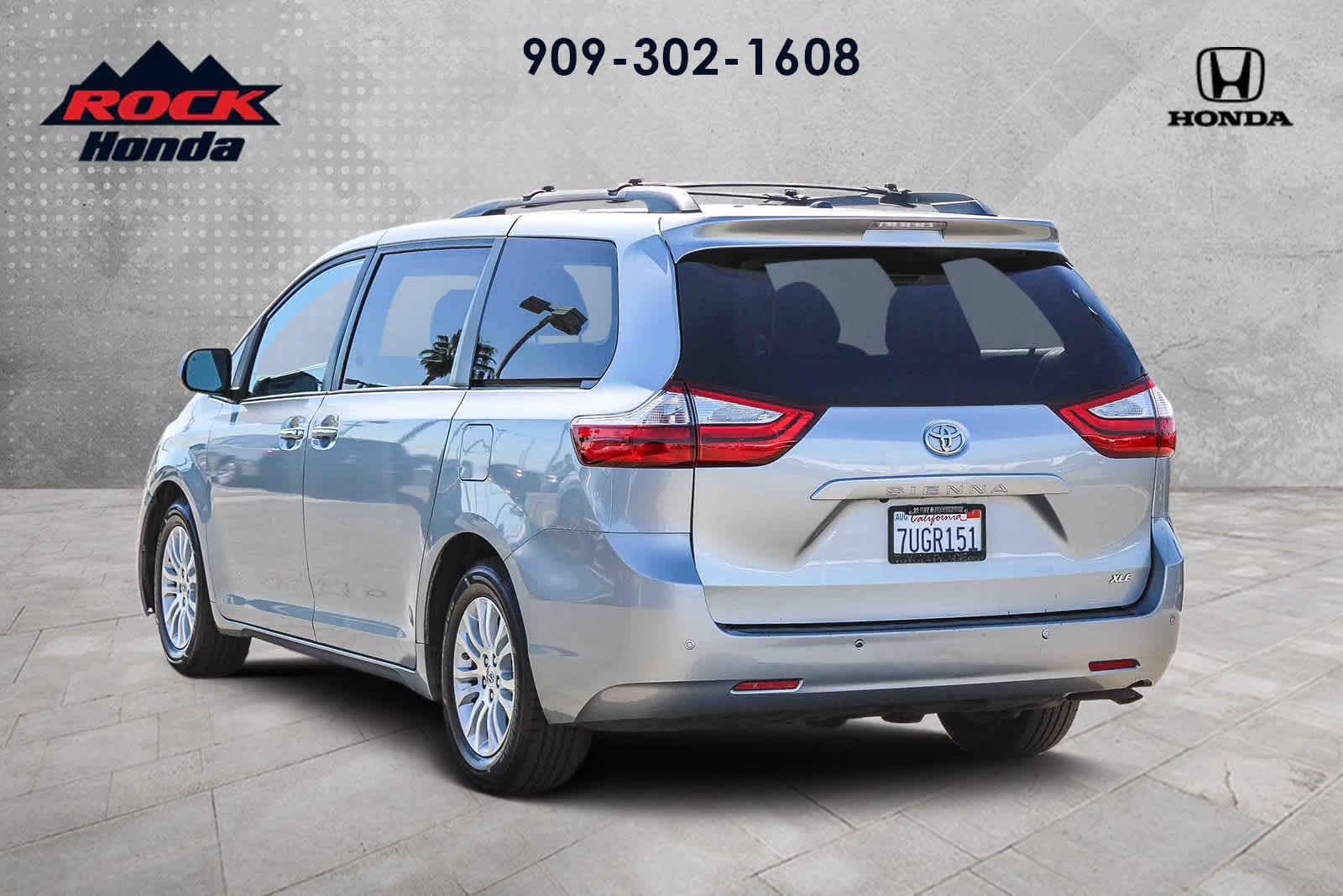 Thumbnail: 2016 Toyota Sienna - 6