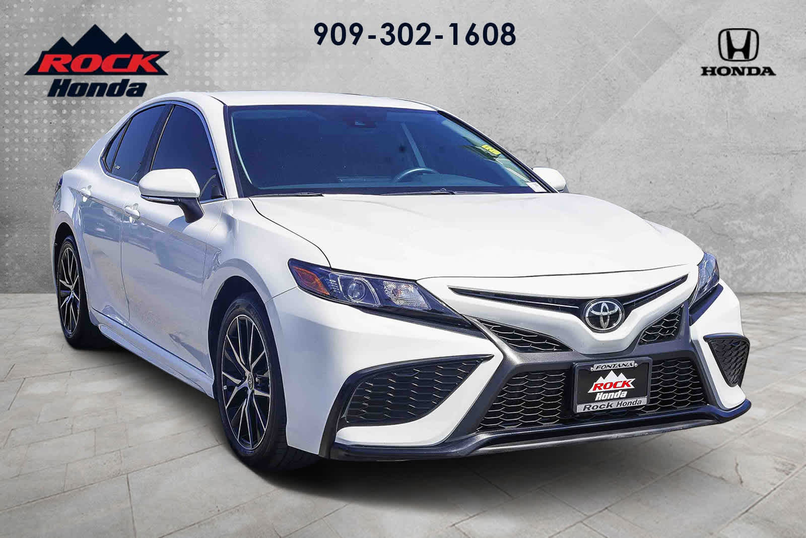 2023 Toyota Camry SE photo 3