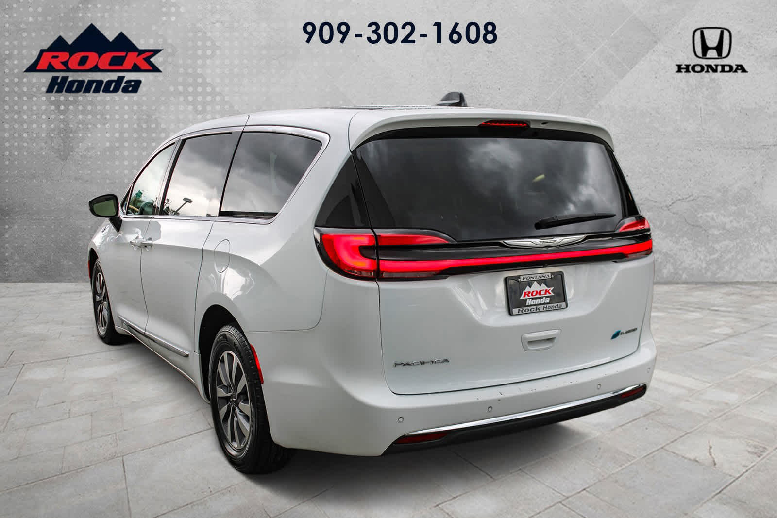 2023 Chrysler Pacifica Hybrid Limited 4