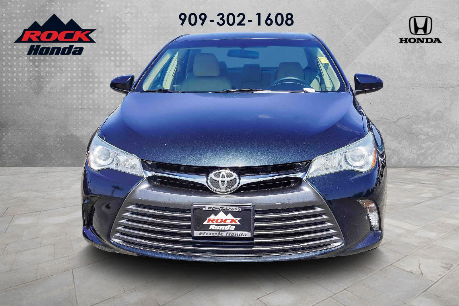 2015 Toyota Camry LE photo 2