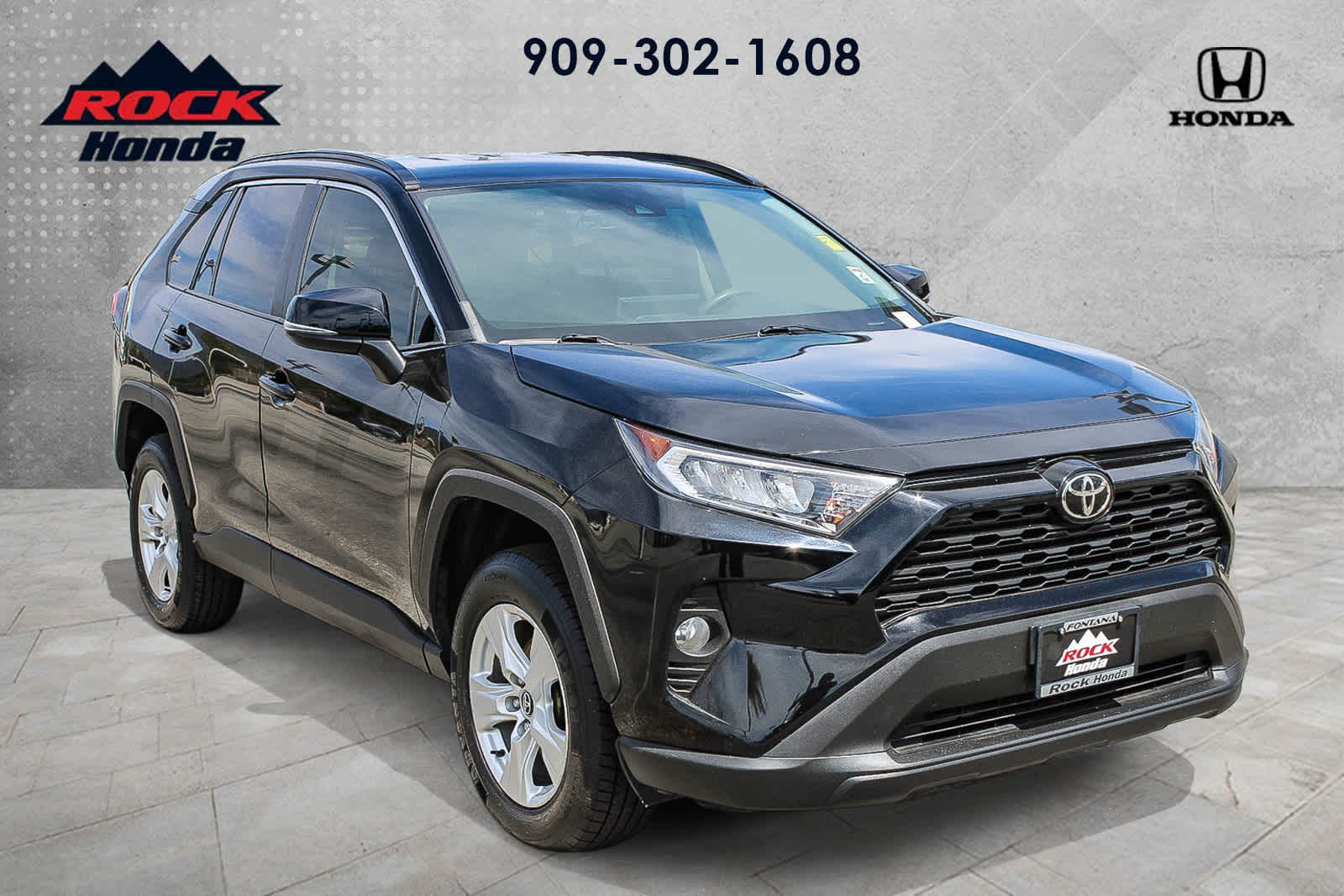 2021 Toyota RAV4 XLE photo 2