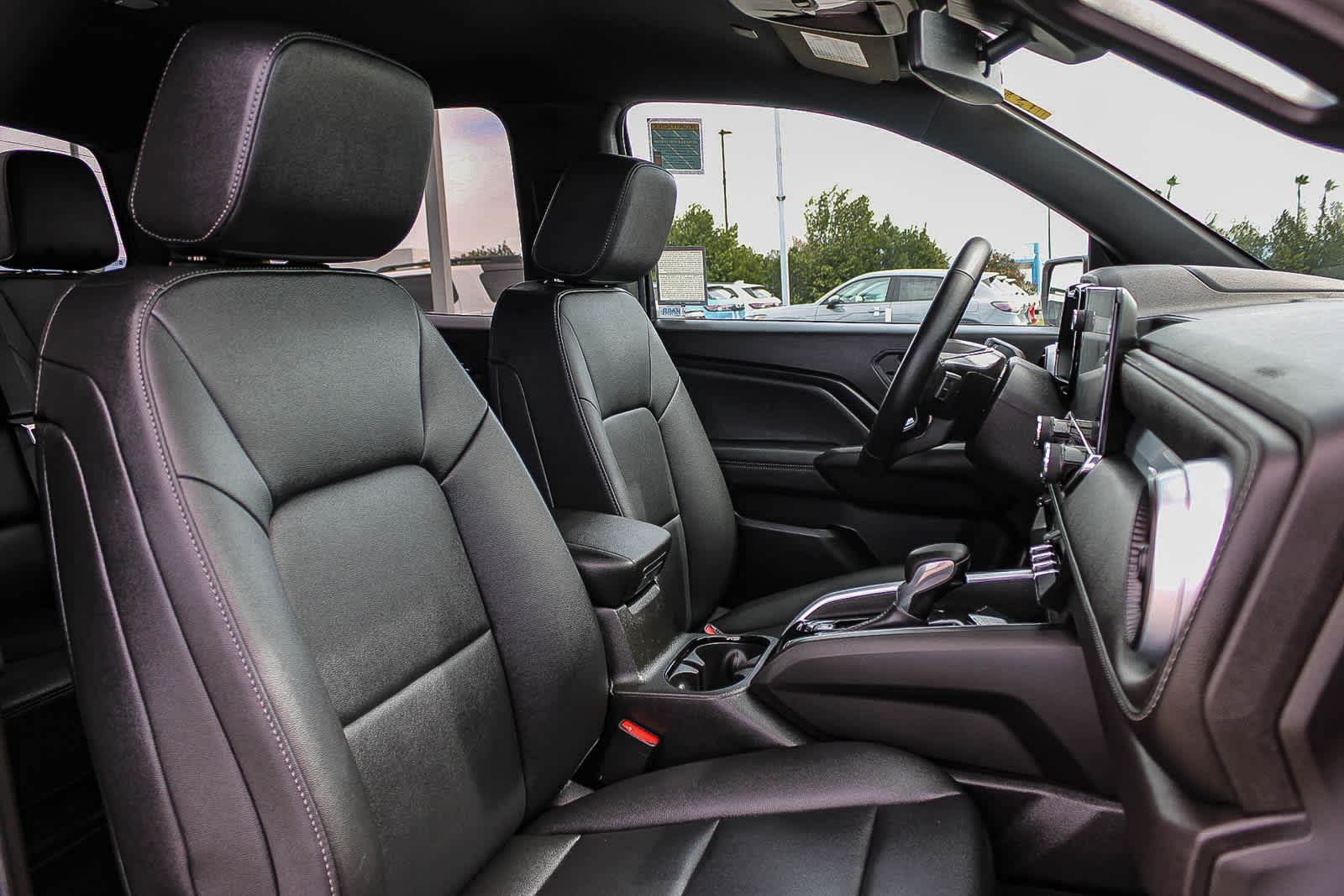 Thumbnail: 2025 Chevrolet Colorado - 16