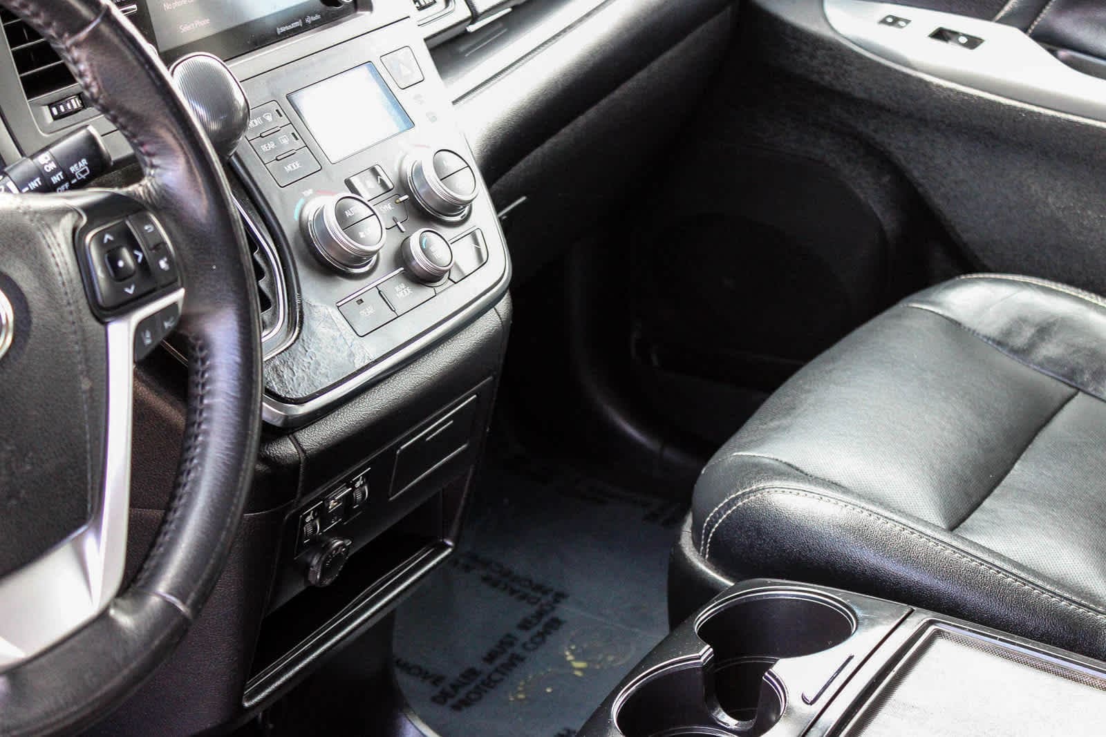 Thumbnail: 2018 Toyota Sienna - 21