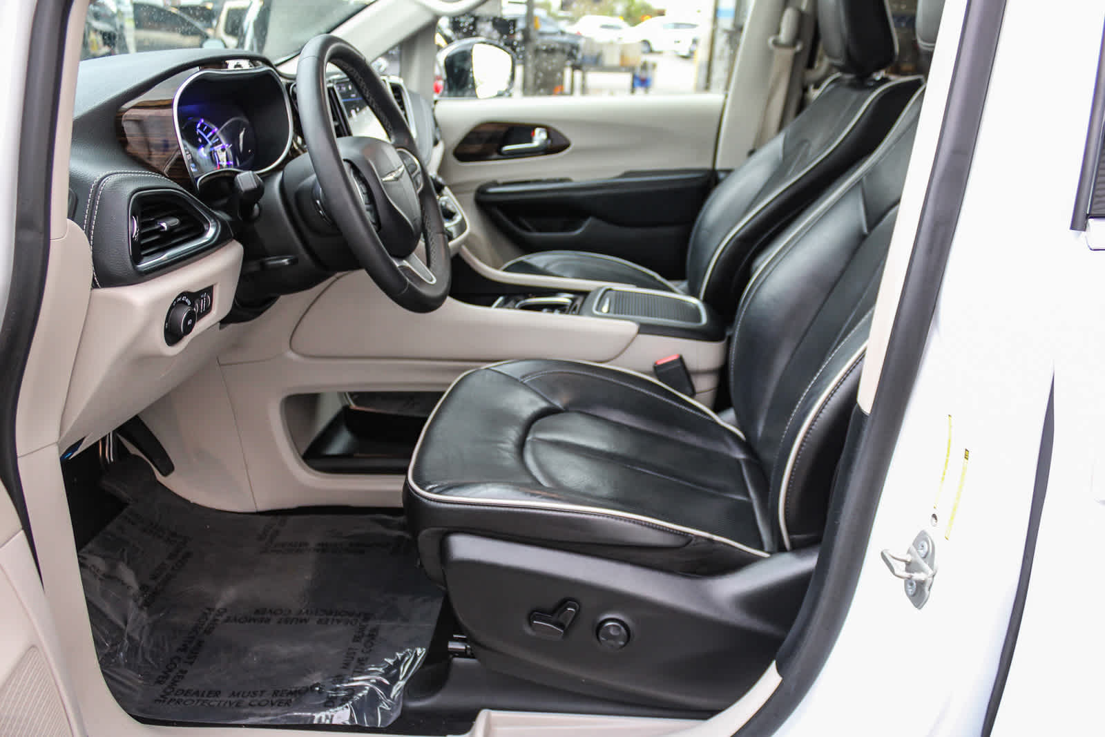 2023 Chrysler Pacifica Hybrid Limited 18