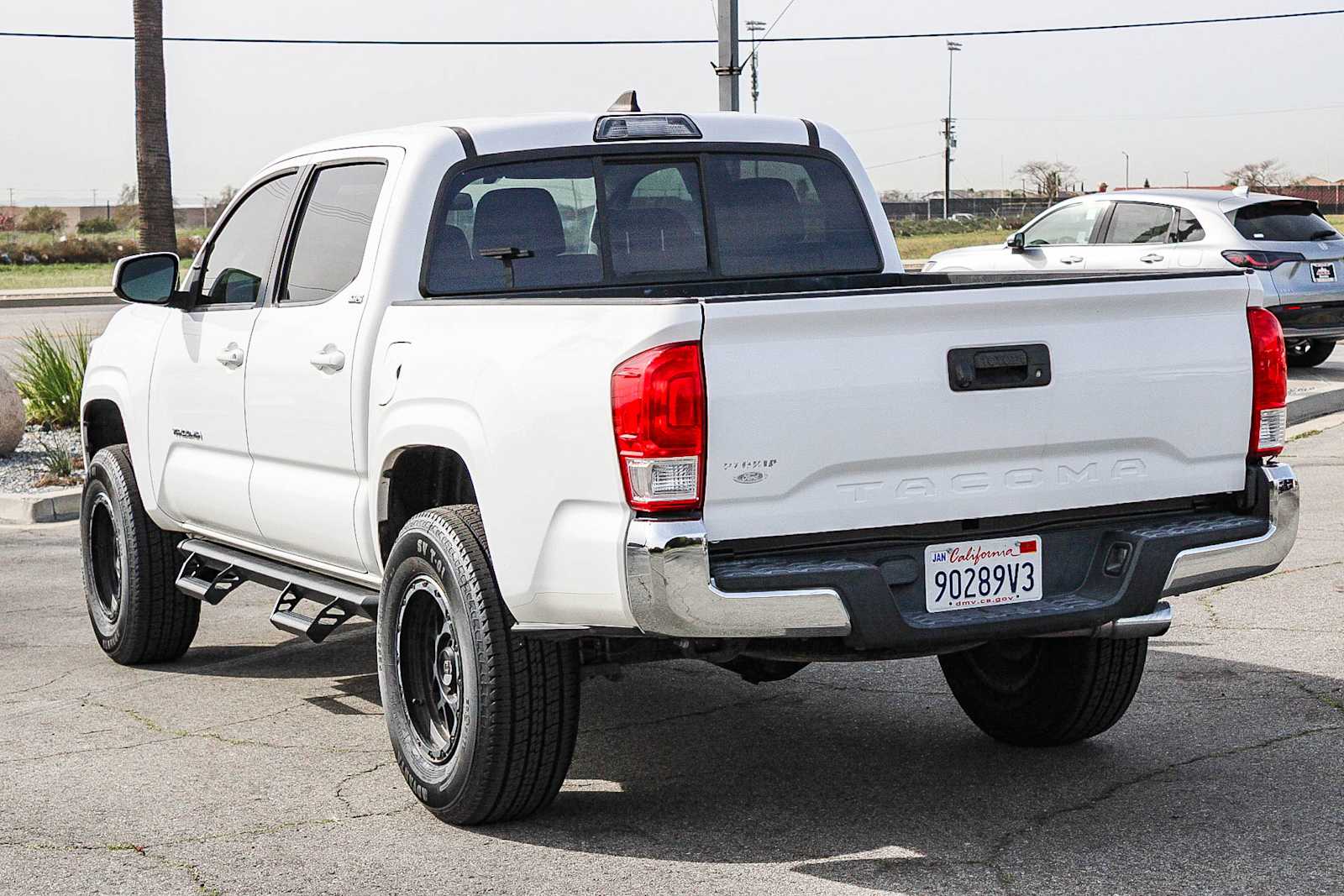 Thumbnail: 2017 Toyota Tacoma - 6