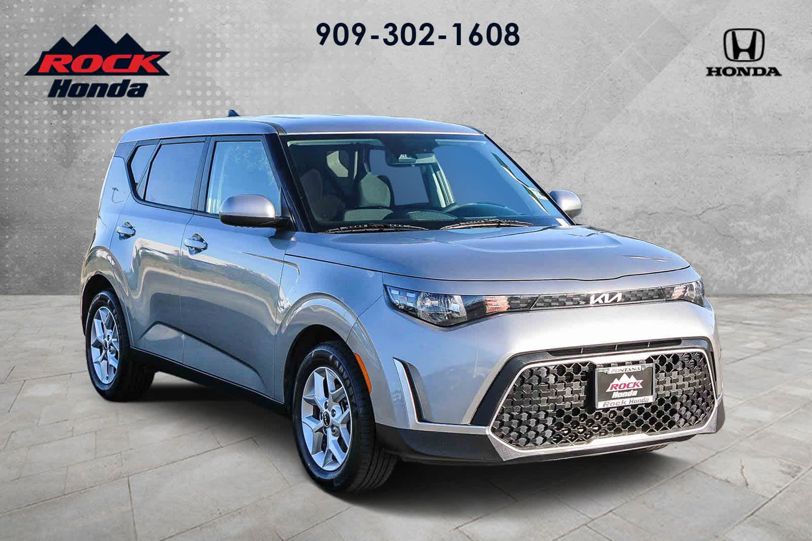 2024 Kia Soul LX photo 2