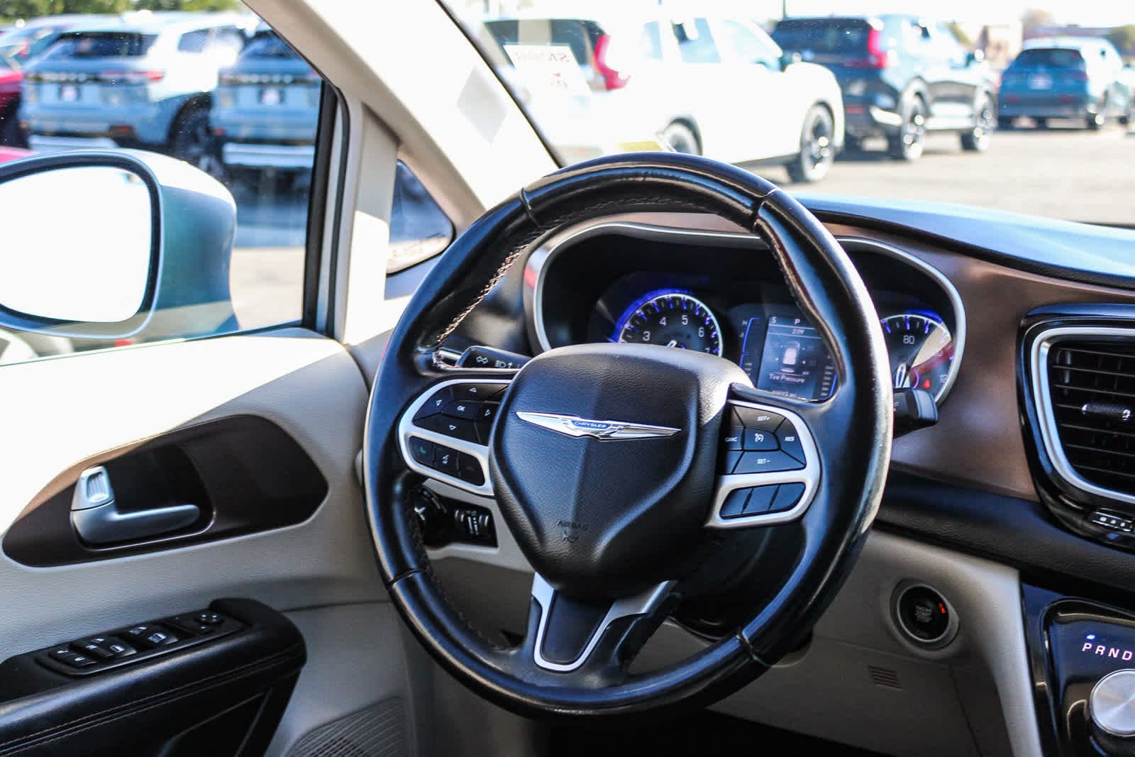 Thumbnail: 2018 Chrysler Pacifica - 15