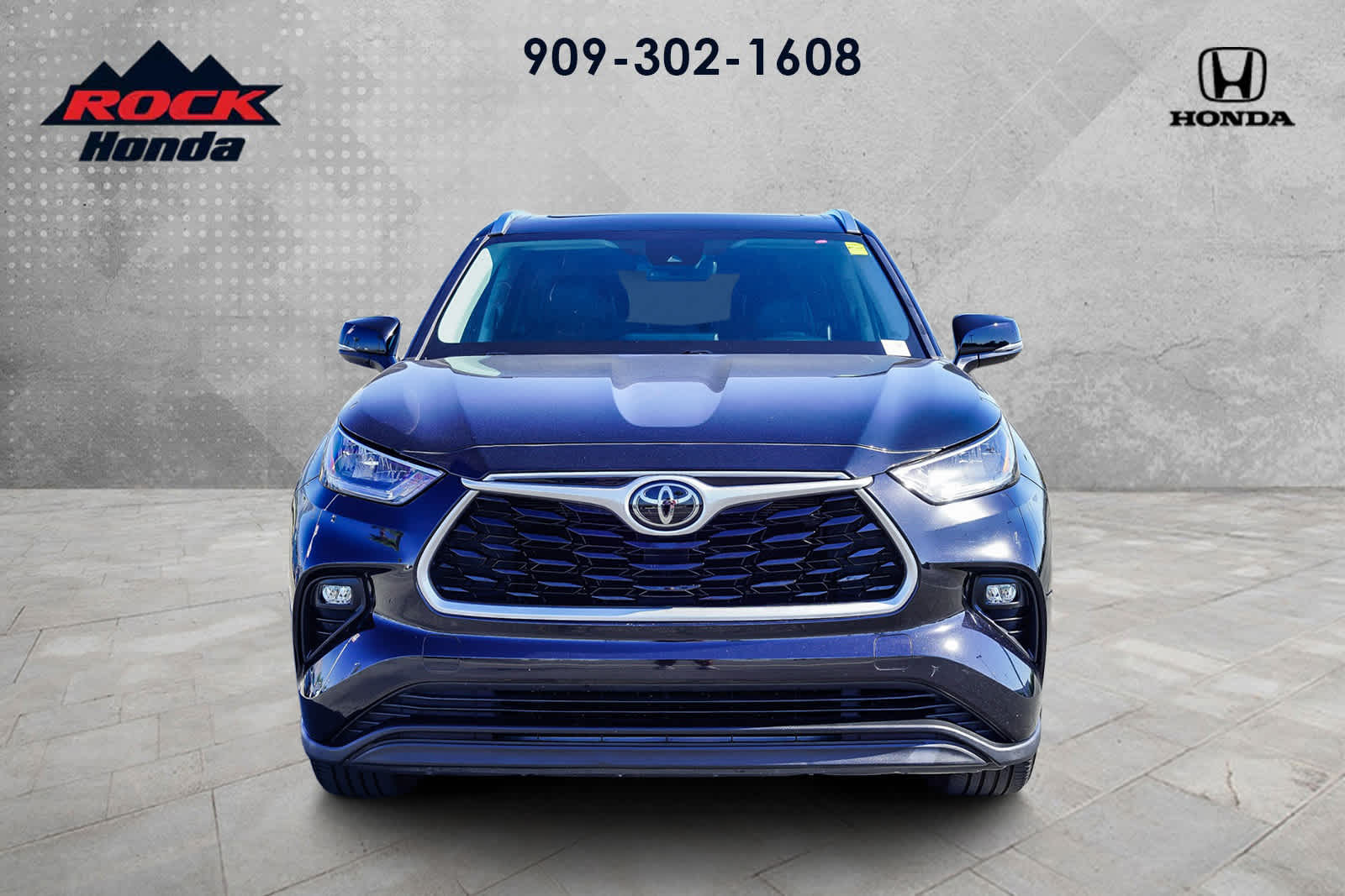 2020 Toyota Highlander XLE photo 2