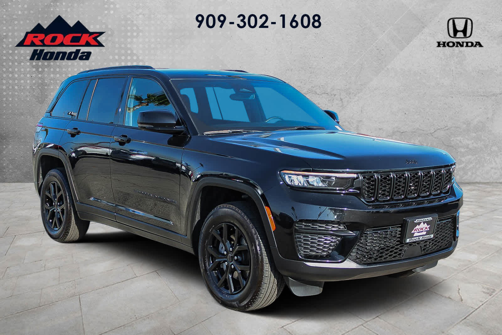 2024 Jeep Grand Cherokee Altitude photo 2