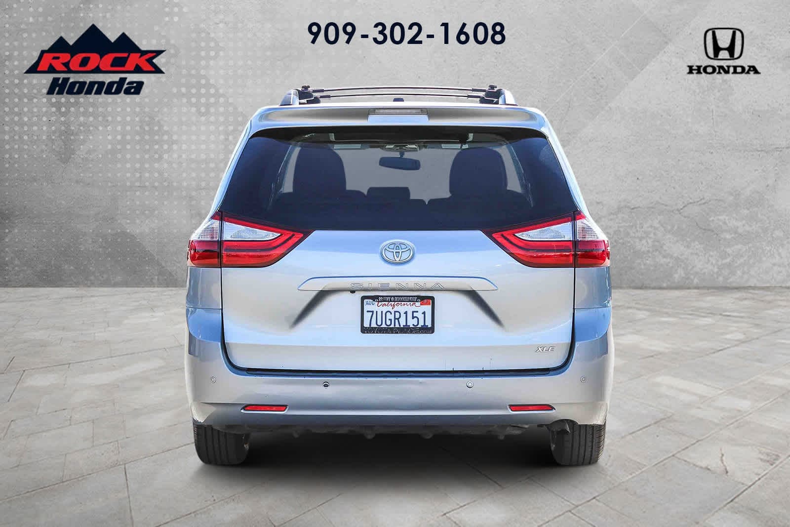 Thumbnail: 2016 Toyota Sienna - 5