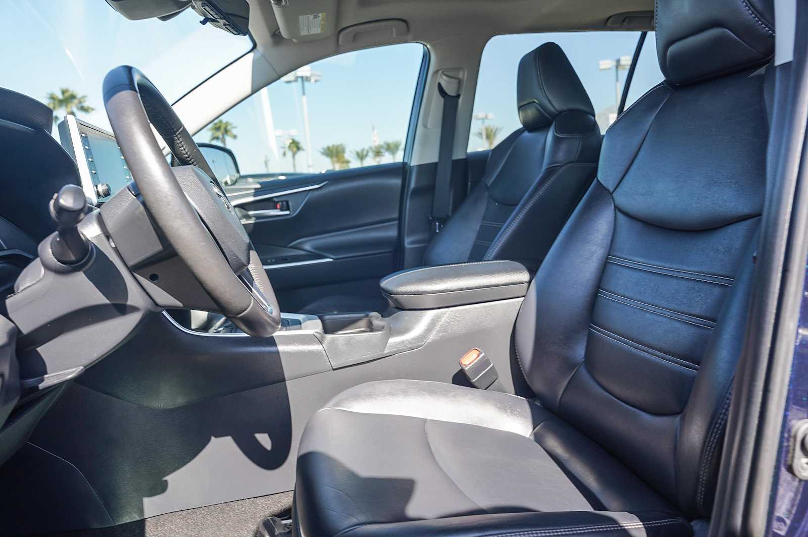 2019 Toyota RAV4 XLE Premium 18