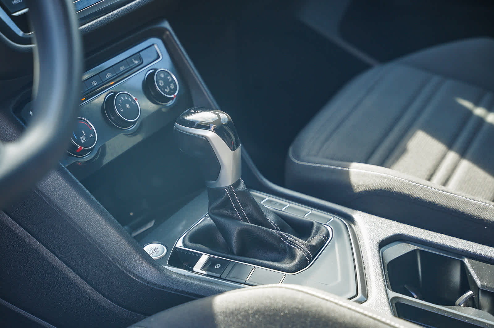 Thumbnail: 2022 Volkswagen Tiguan - 19