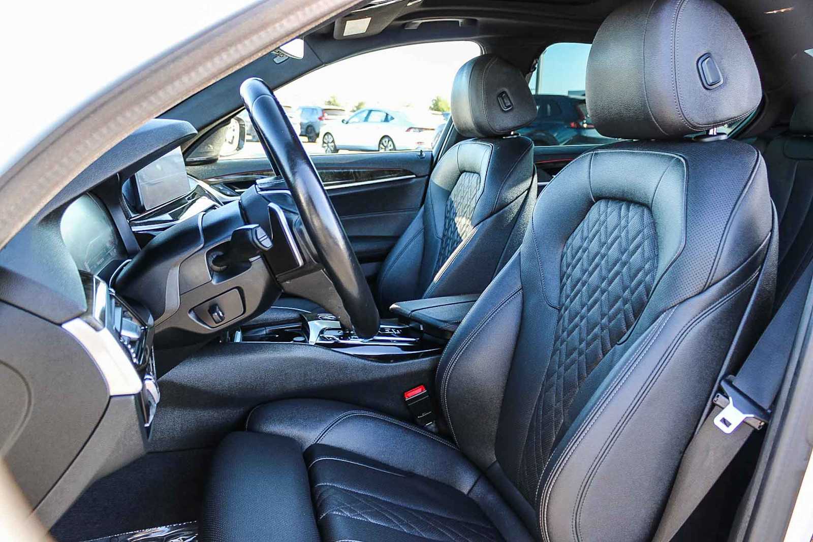 Thumbnail: 2021 BMW 5 Series - 16