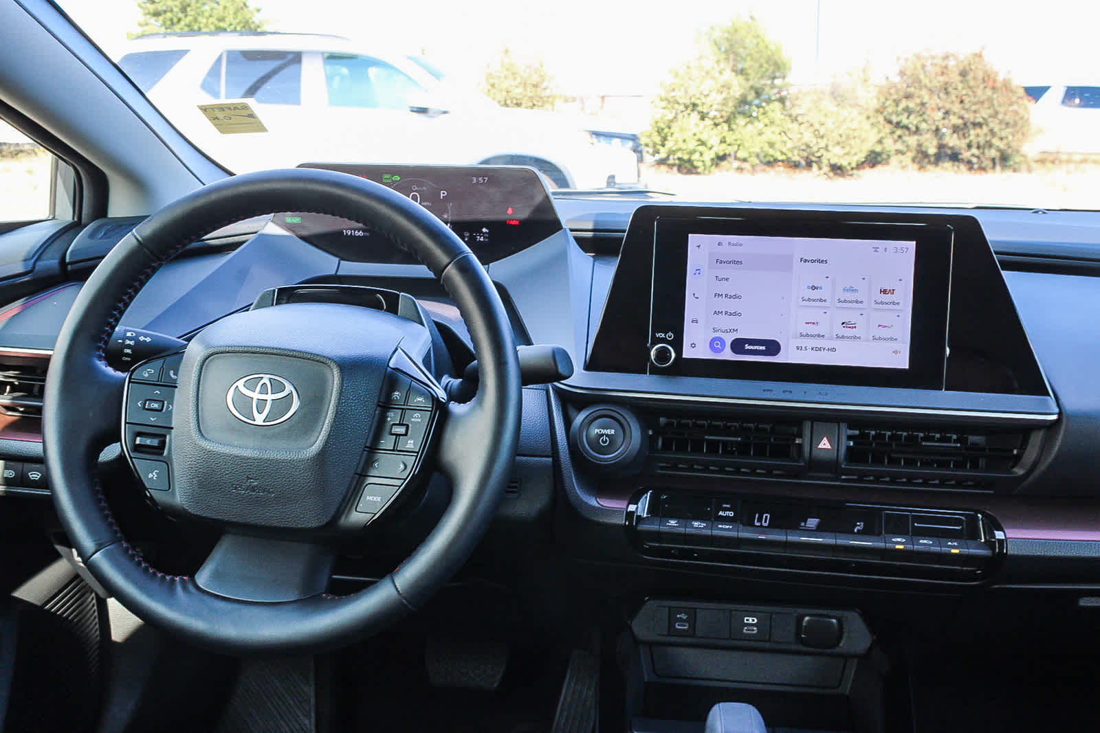 2024 Toyota Prius Prime SE - Photo 13