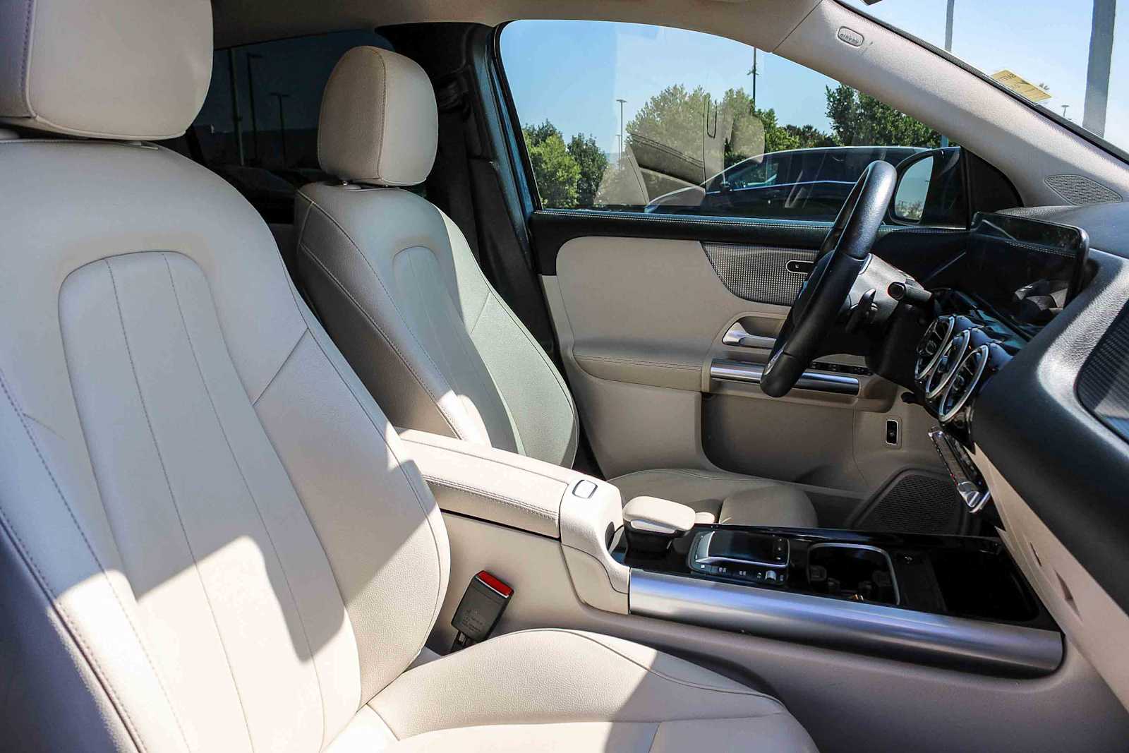 Thumbnail: 2022 Mercedes-Benz GLA - 16