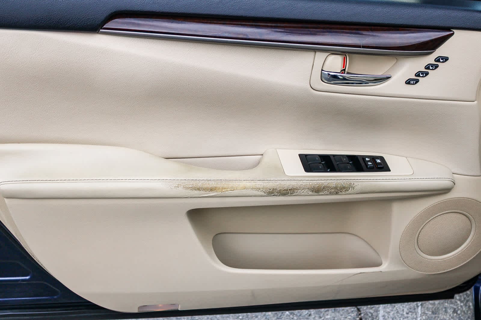 Thumbnail: 2014 Lexus ES - 22