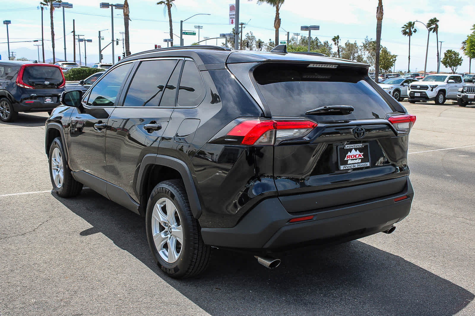 2021 Toyota RAV4 XLE photo 3