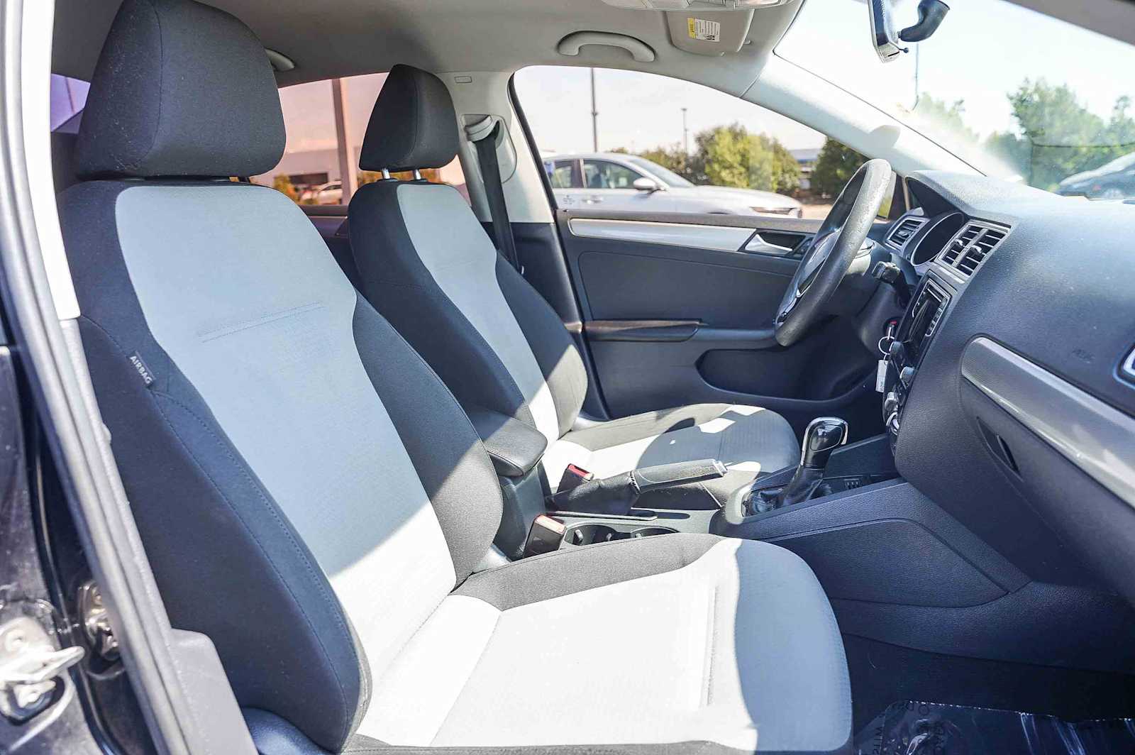 Thumbnail: 2017 Volkswagen Jetta - 16