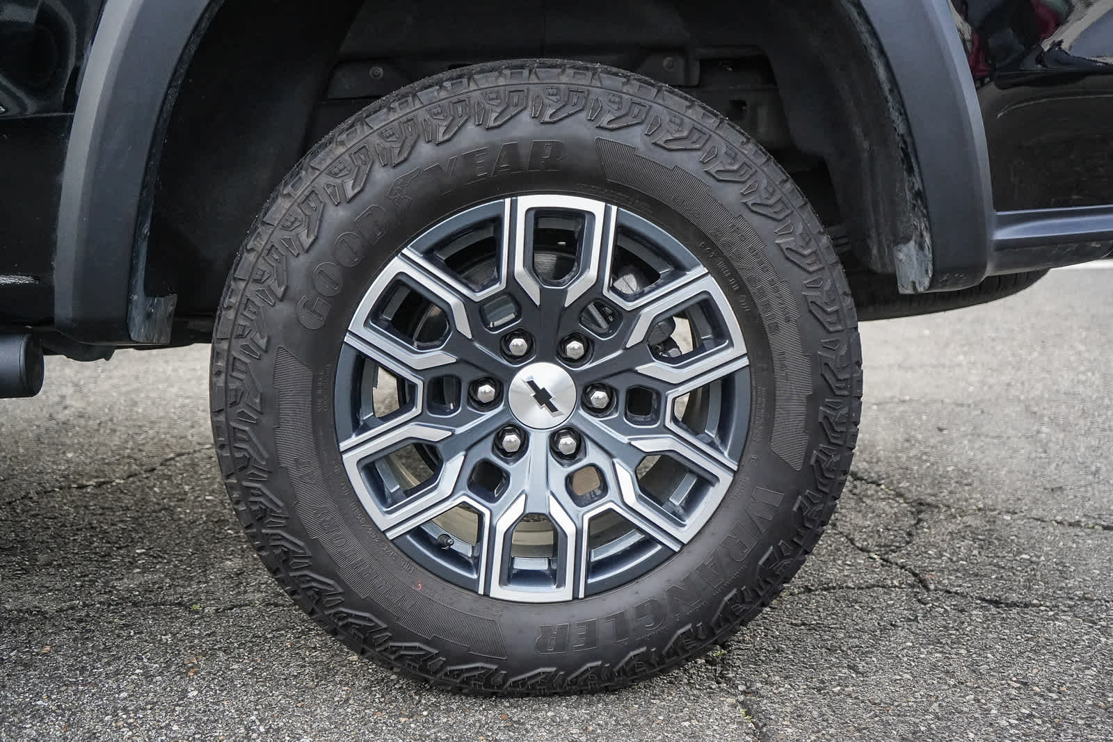 Thumbnail: 2024 Chevrolet Colorado - 10