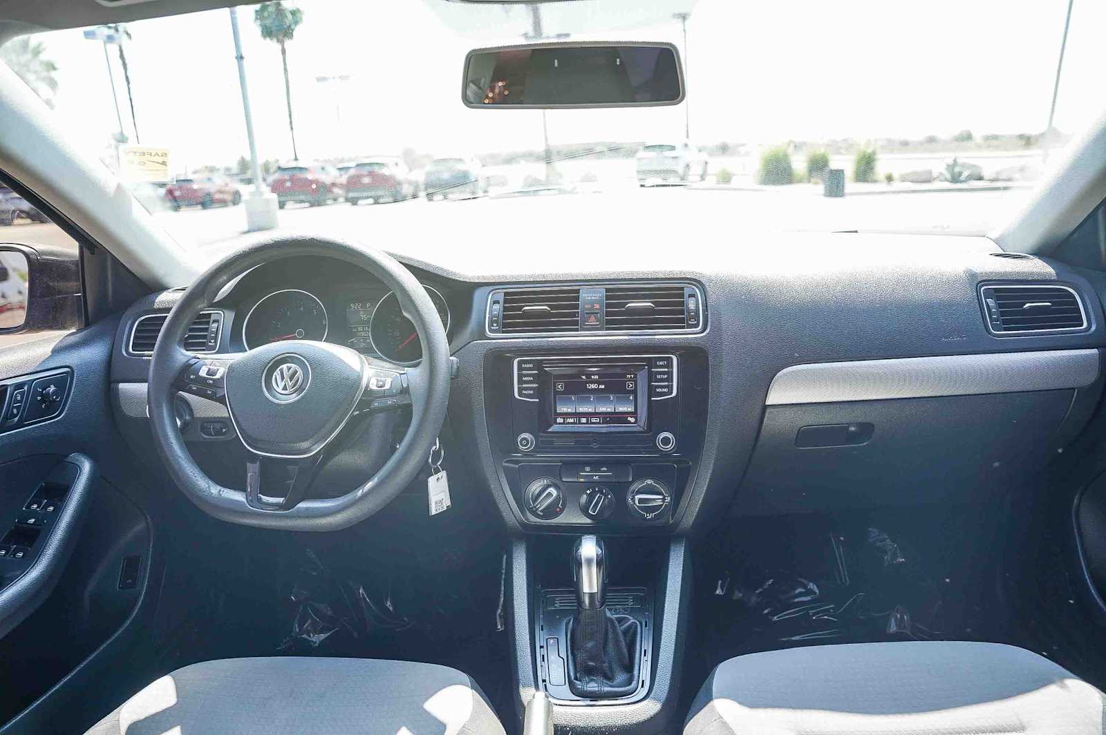 Thumbnail: 2017 Volkswagen Jetta - 12