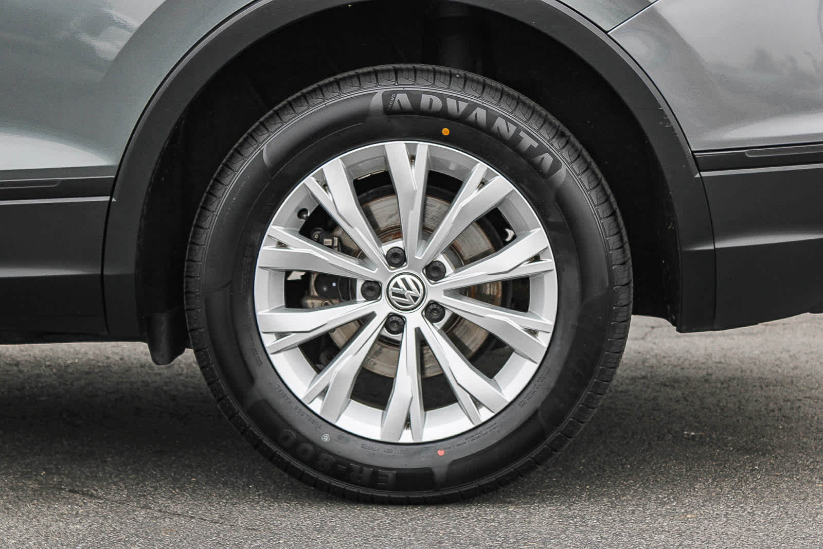 Thumbnail: 2018 Volkswagen Tiguan - 10