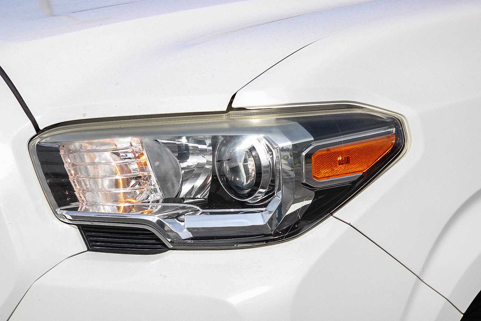 Thumbnail: 2017 Toyota Tacoma - 10