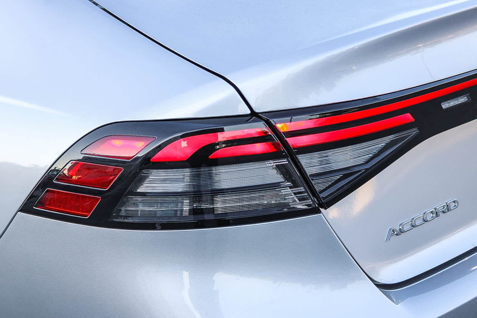 2025 Honda Accord Hybrid Touring photo 6